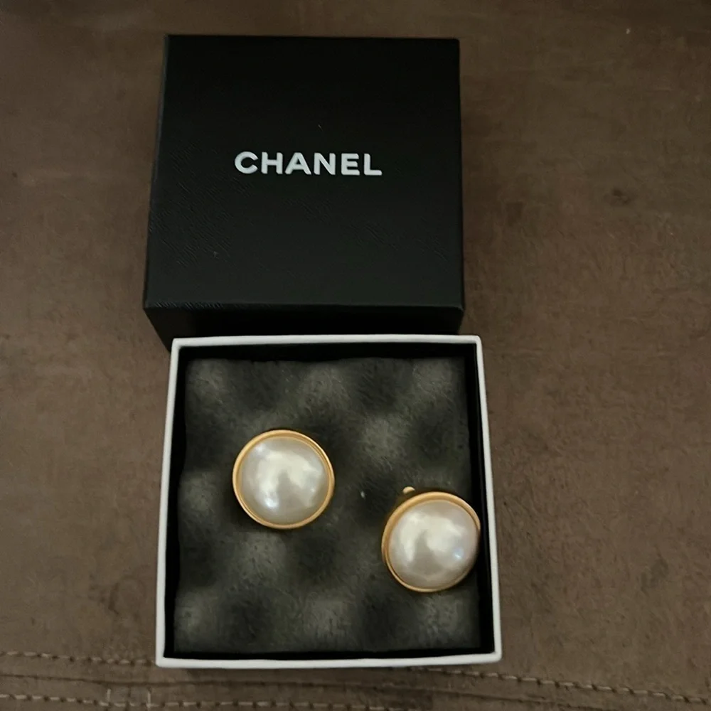 ✨ Vintage Chanel Pearl Clip-On Earrings with Box ✨